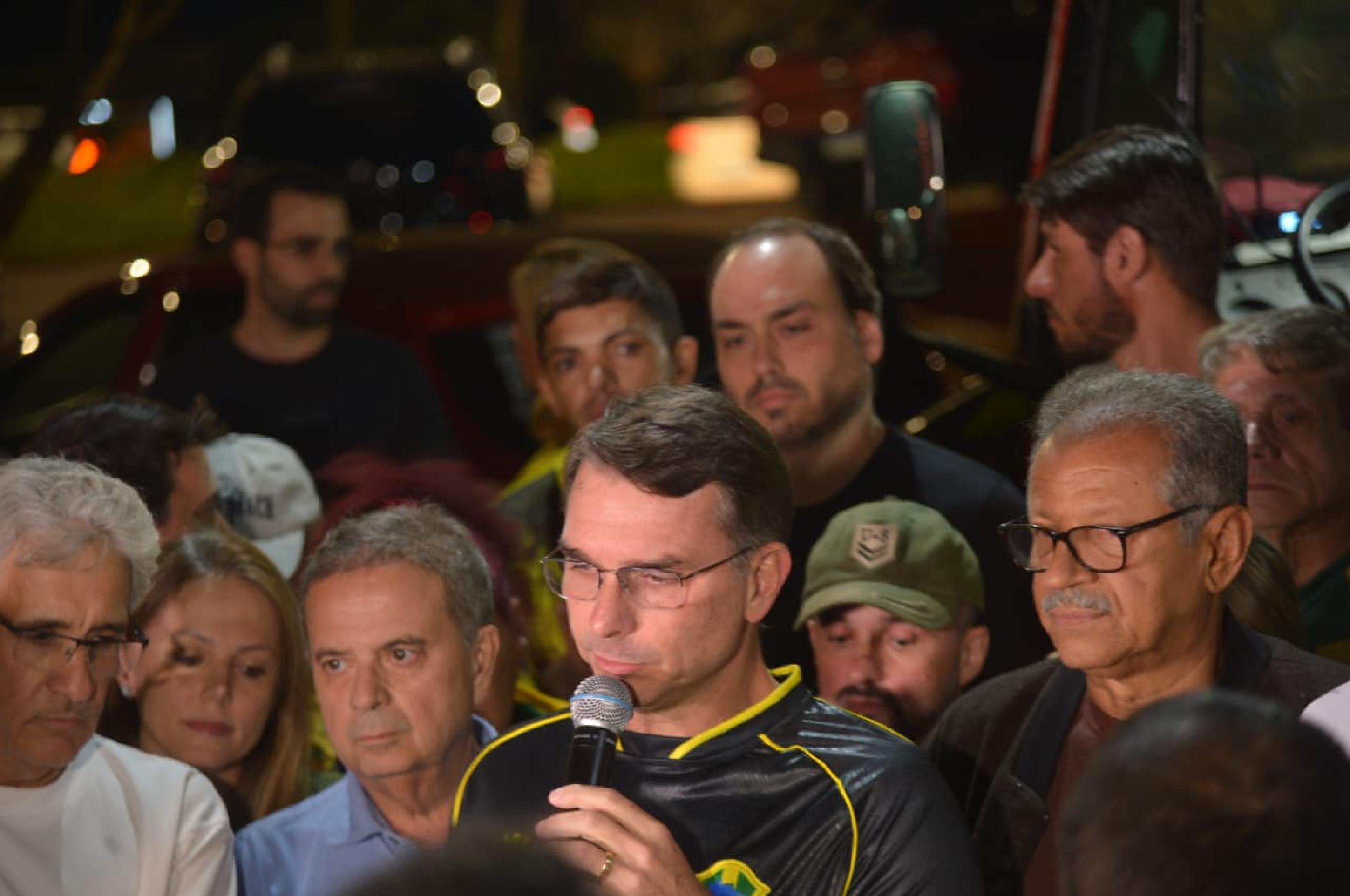 Vig&iacute;lia na noite deste s&aacute;bado (22/11), ap&oacute;s pris&atilde;o do ex-presidente Jair Bolsonaro (PL)