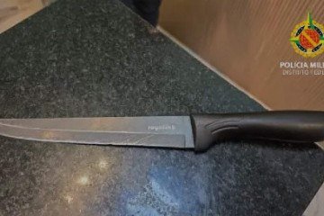 Faca usada no crime foi apreendida - (crédito: PMDF/Divulgação) Faca usada no crime foi apreendida - (crédito: PMDF/Divulgação)