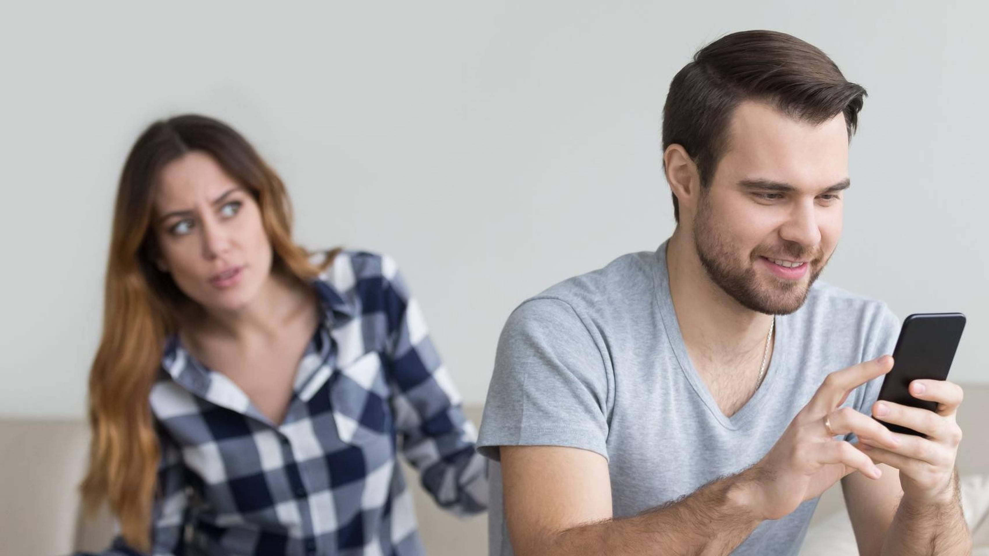 Como uso do celular pode arruinar seu relacionamento