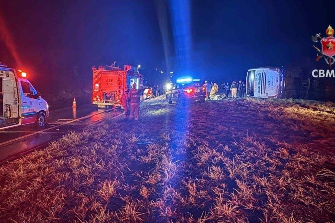 Acidente ocorreu na noite deste domingo - (crédito: CBMDF/Divulgação) Acidente ocorreu na noite deste domingo - (crédito: CBMDF/Divulgação)