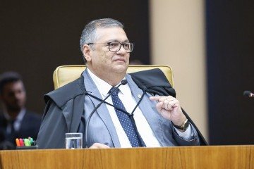 Dino endossou referendo da prisão preventiva, argumentando que a postura de Bolsonaro e a fuga de outros réus demonstram um Dino endossou referendo da prisão preventiva, argumentando que a postura de Bolsonaro e a fuga de outros réus demonstram um