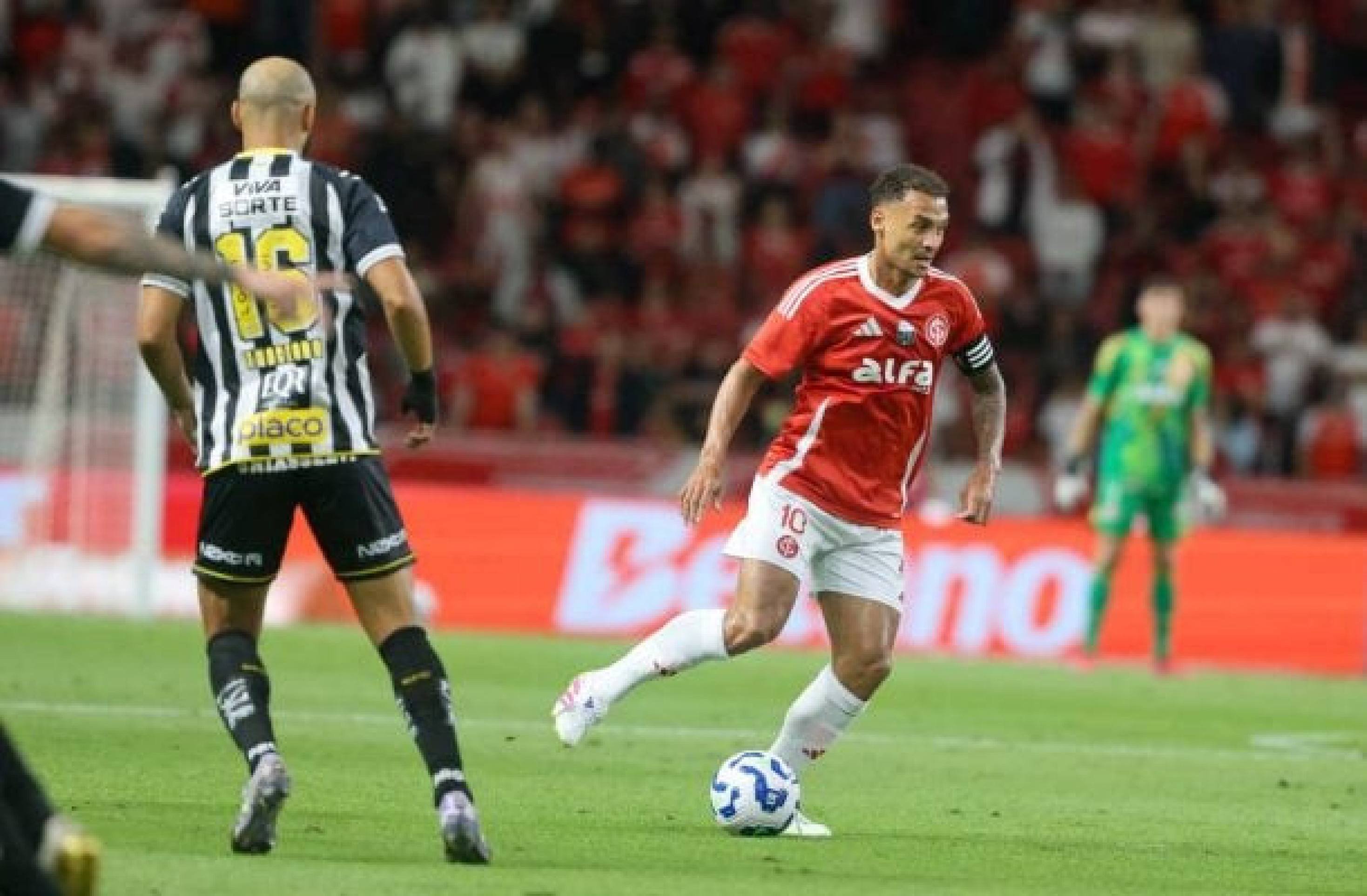 Internacional e Santos empatam e seguem ameaçados pelo rebaixamento