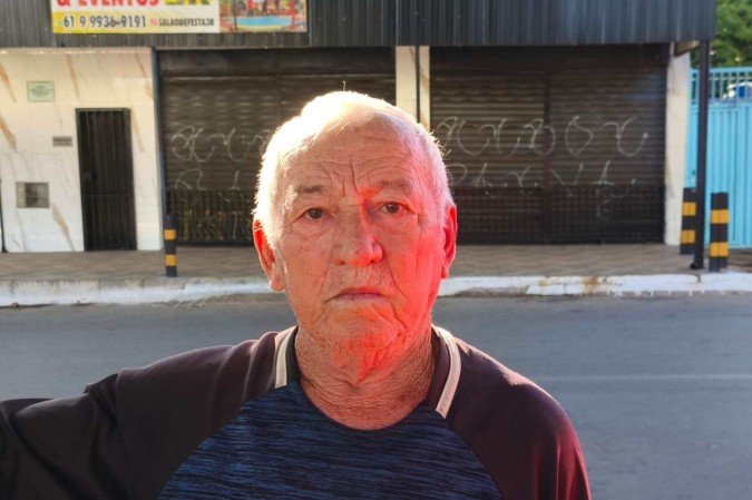 O pioneiro José de Souza afirma que perde o apetite devido ao mau cheiro no local