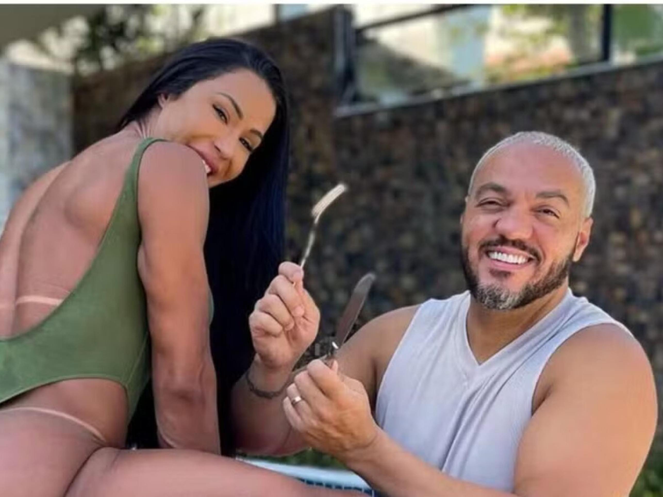 Gracyanne Barbosa rebate críticas por morar com a mãe de Belo