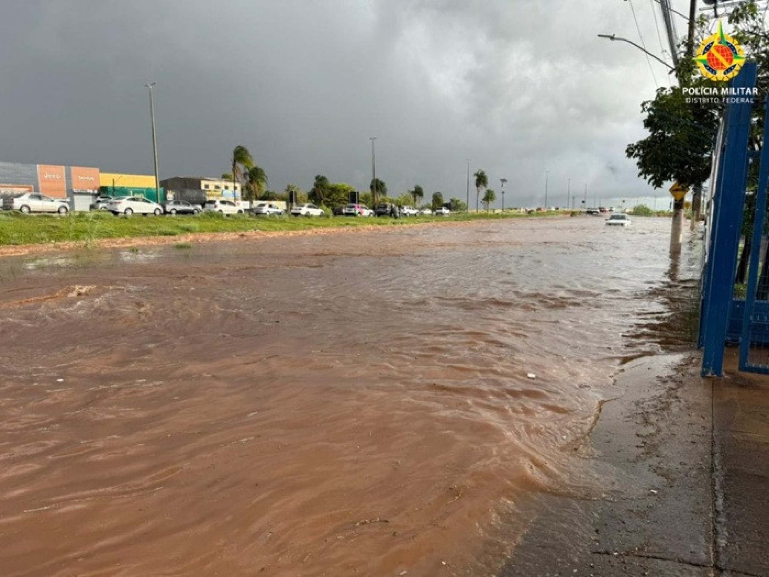 Resgate ocorreu durante alagamento em Valpara&iacute;so de Goi&aacute;s