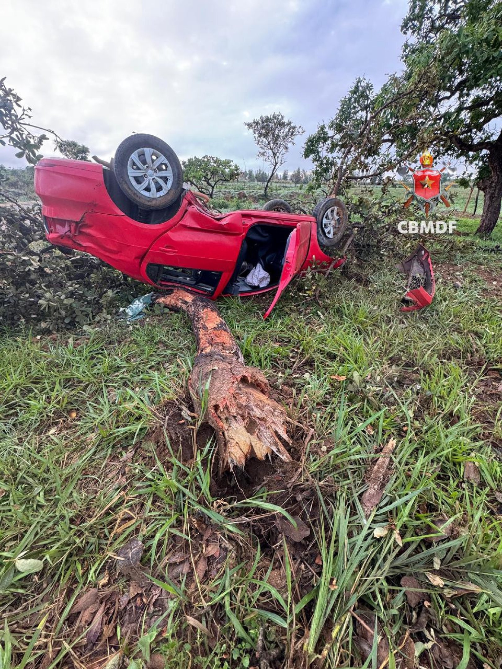 Capotagem ocorreu na Rota do Cavalo, em Sobradinho
