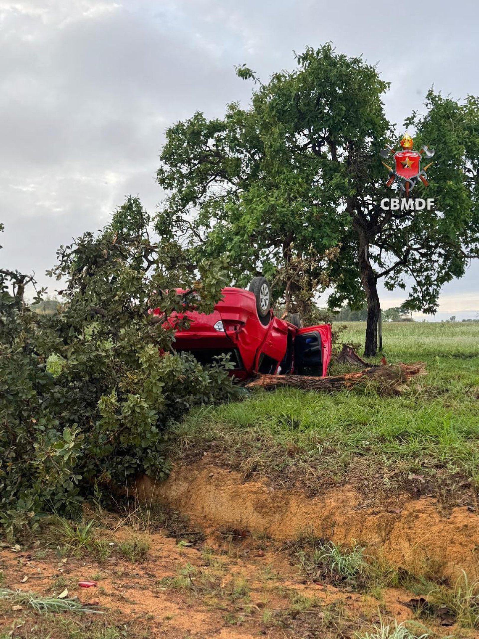 Capotagem ocorreu na Rota do Cavalo, em Sobradinho
