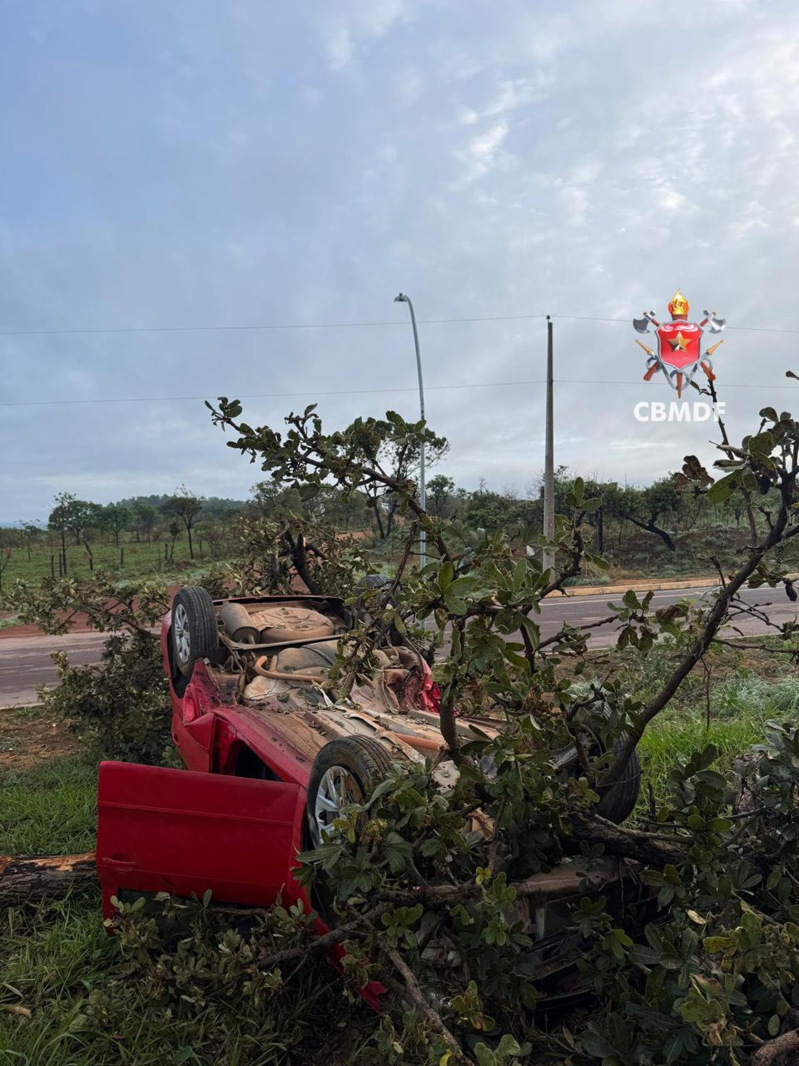 Capotagem ocorreu na Rota do Cavalo, em Sobradinho
