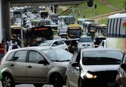 Texto prevê uma série de benefícios para bons condutores, como descontos em impostos, taxas de licenciamento, seguros e estacionamentos -  (crédito: Minervino Júnior/CB/D.A.Press) -Texto prevê uma série de benefícios para bons condutores, como descontos em impostos, taxas de licenciamento, seguros e estacionamentos -  (crédito: Minervino Júnior/CB/D.A.Press)