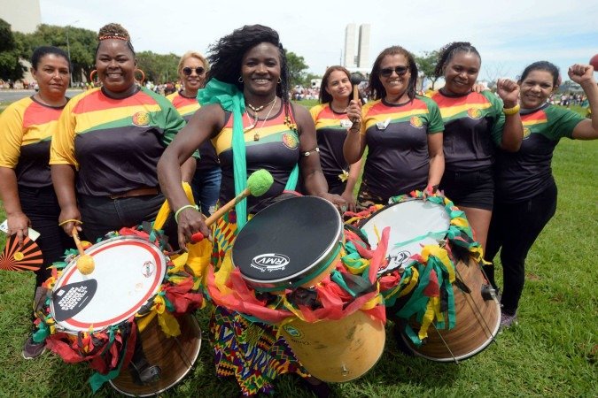 Maria Zezé (a frente), do Coletivo de Reggae da Liberdade e Mulheres Batuqueiras, de Planaltina, destacou que a marcha carrega força simbólica e espiritual - (crédito: Marcelo Ferreira/CB/D.A Press) Maria Zezé (a frente), do Coletivo de Reggae da Liberdade e Mulheres Batuqueiras, de Planaltina, destacou que a marcha carrega força simbólica e espiritual - (crédito: Marcelo Ferreira/CB/D.A Press)