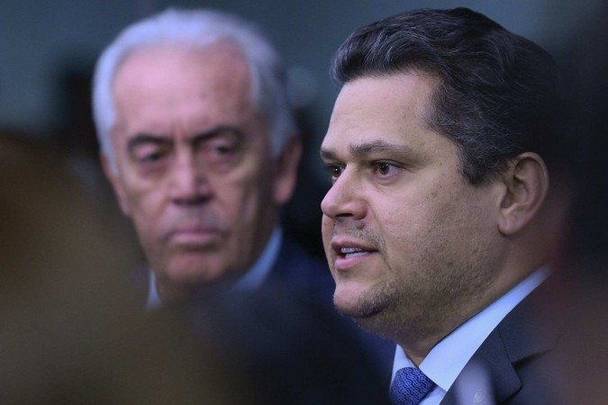 Alcolumbre (D), ao lado de Alencar, negou que tem pautado projetos como represália ao governo -  (crédito: Marcos Oliveira/Agência Senado)
