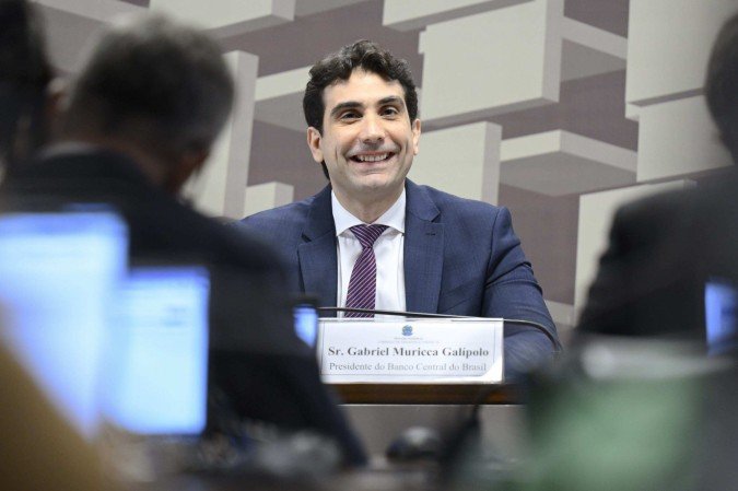 Na CAE, Galípolo diz aos senadores que BC cumpriu todos os procedimentos legais no processo de liquidação - (crédito: Andressa Anholete/Agência Senad) Na CAE, Galípolo diz aos senadores que BC cumpriu todos os procedimentos legais no processo de liquidação - (crédito: Andressa Anholete/Agência Senad)