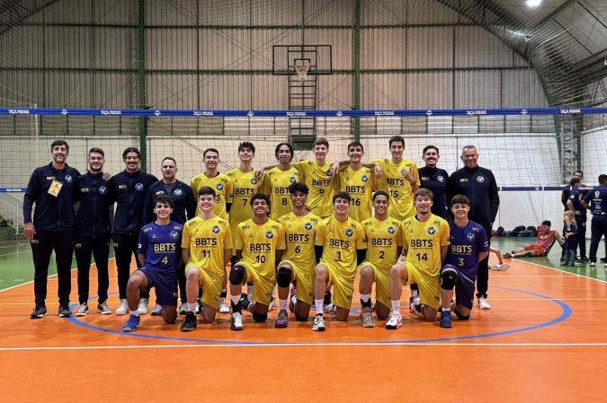 O elenco BSB Tec campeão da Série Ouro Sub-17 da Taça Paraná de Vôlei - (crédito: BSB Tec/Divulgação) O elenco BSB Tec campeão da Série Ouro Sub-17 da Taça Paraná de Vôlei - (crédito: BSB Tec/Divulgação)