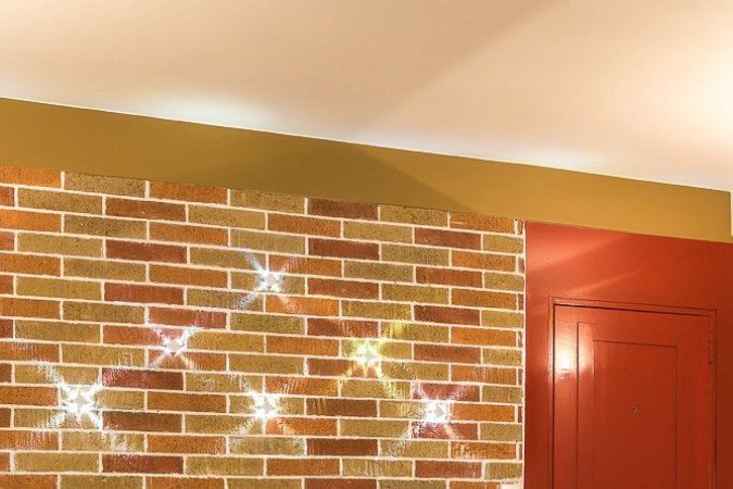 Cadeiras e mesas também podem ser encontradas 
em brechós e antiquários