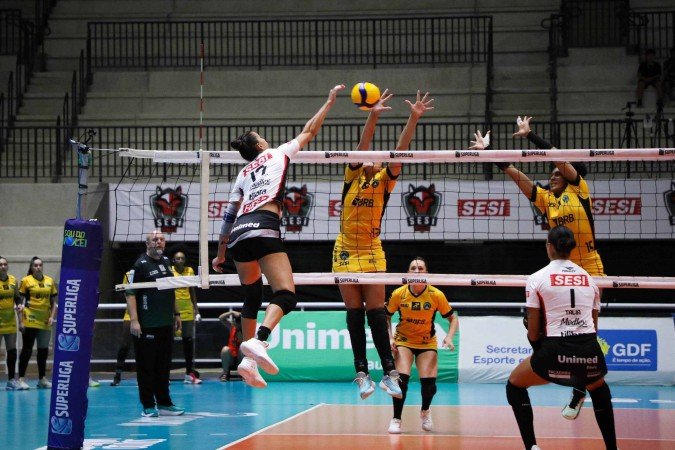 Sesi Bauru derrota Brasília Vôlei em casa  -  (crédito: Felipe Wiira/Sesi-SP)