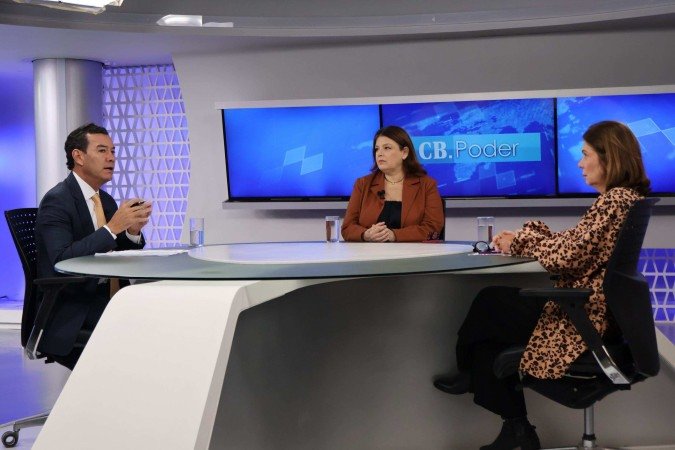 Cleber Lopes, advogado do ex-presidente do BRB Paulo Henrique Costa, em entrevista ao CB.Poder. Na bancada, as jornalistas Ana Maria Campos e Sibele Negromonte -  (crédito: Bruna Gaston CB/DA Press)