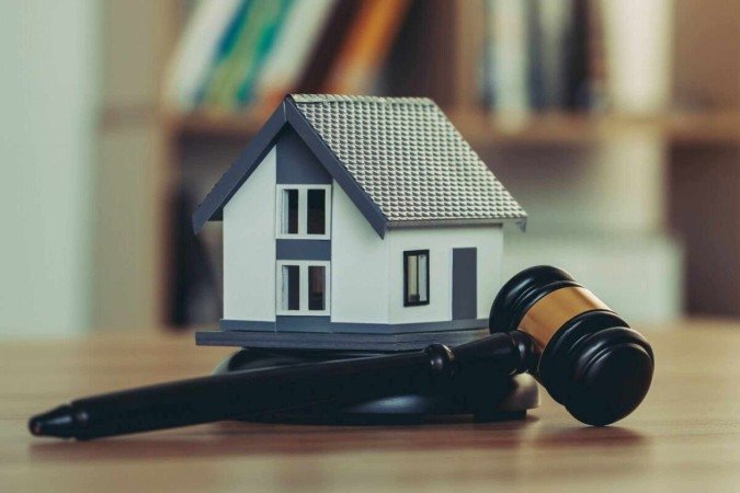 Comprar um imóvel em leilão exige alguns cuidados (Imagem: chayanuphol | Shutterstock) -  (crédito: EdiCase)