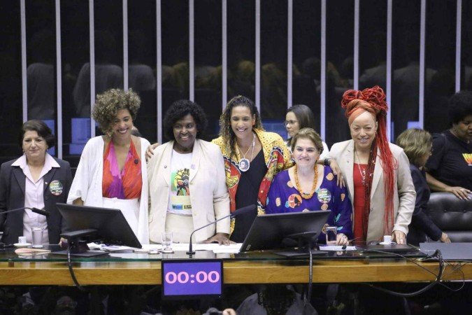  No plenário Ulysses Guimarães, autoridades destacaram o papel das mulheres negras na reconstrução do país. -  (crédito: Kayo Magalhães/Câmara dos Deputados)
