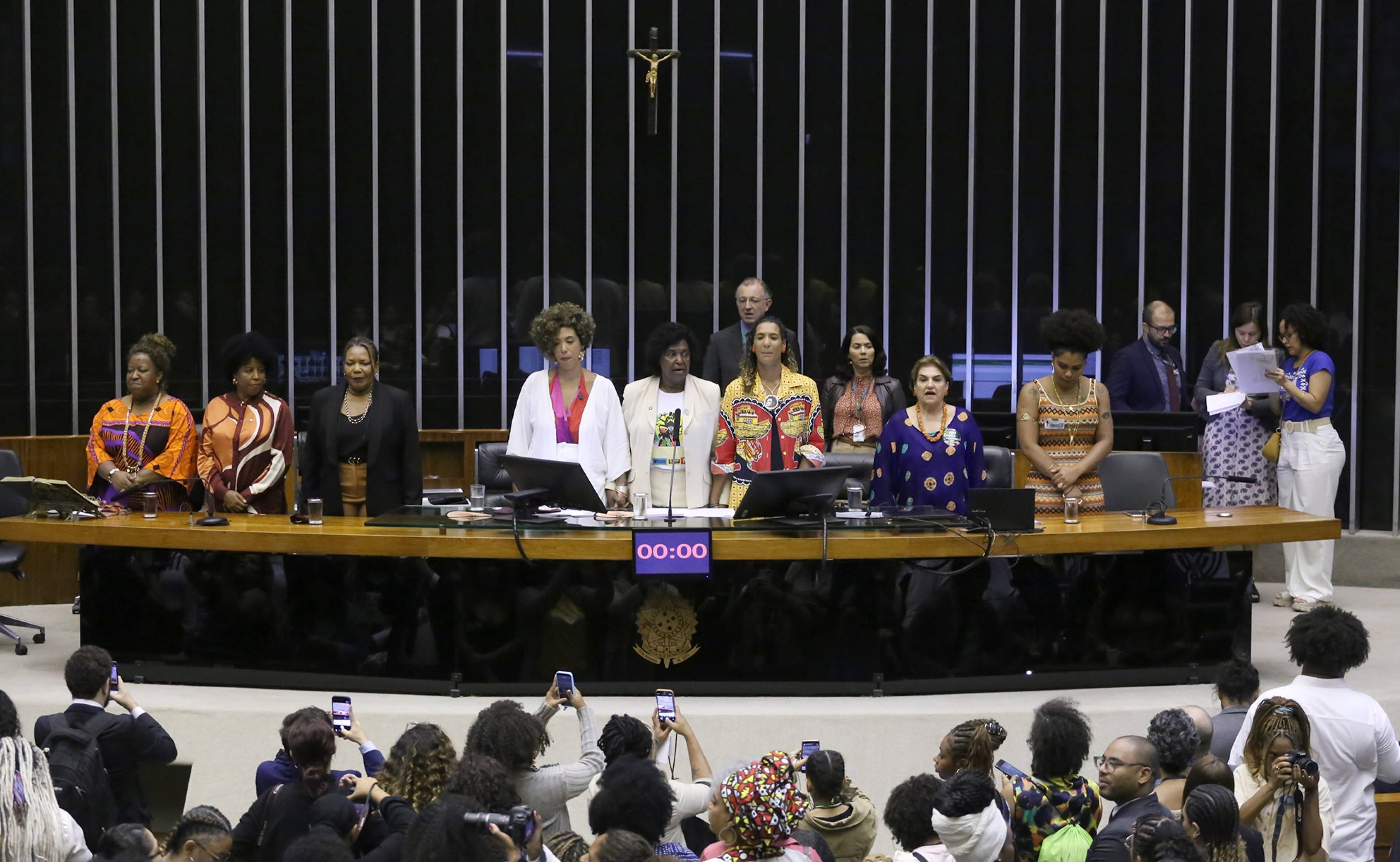  Mulheres negras ocupam a tribuna da Câmara com discursos  fortes