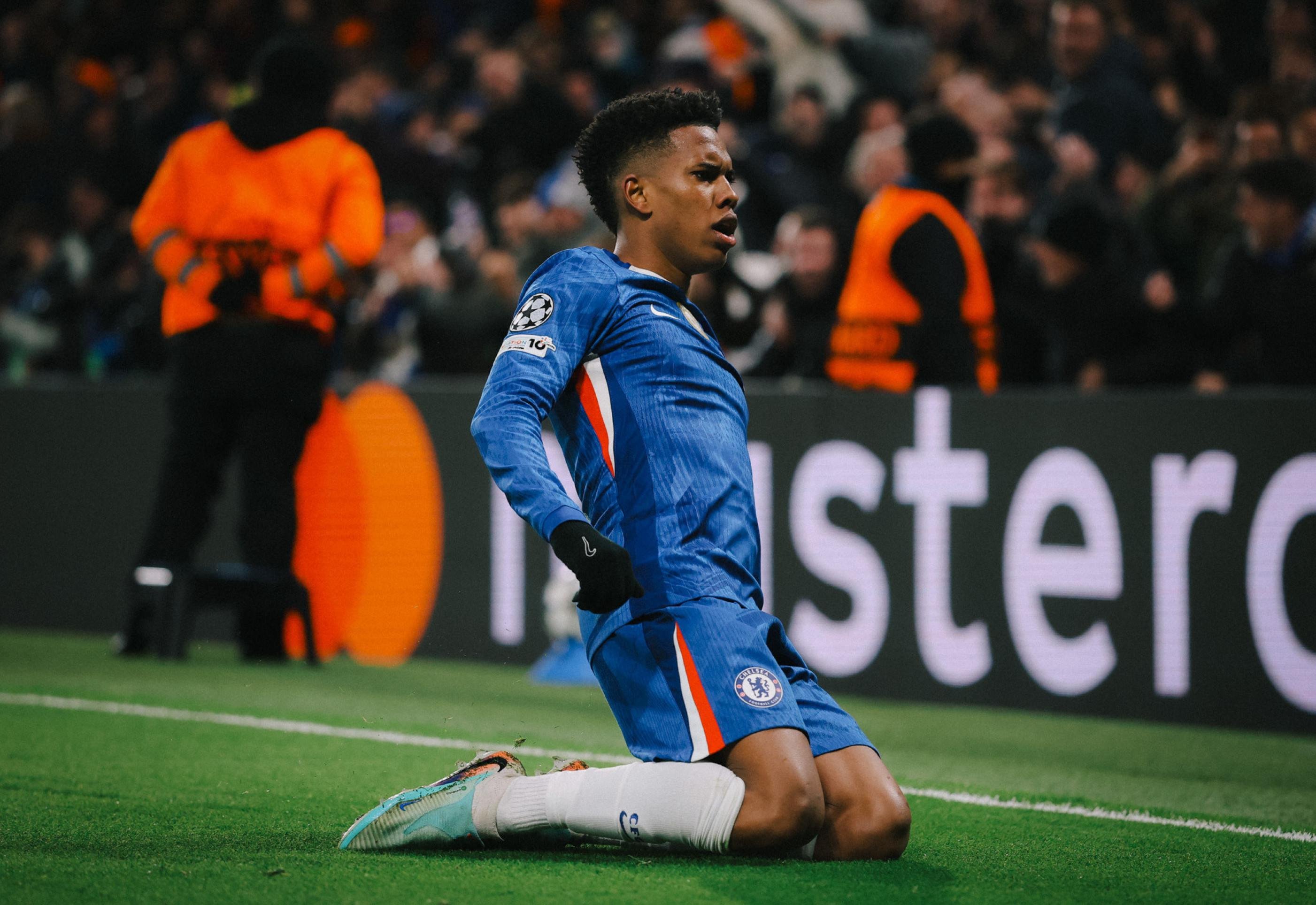 Champions League: Estevão faz golaço e Chelsea vence Barcelona por 3 x 0