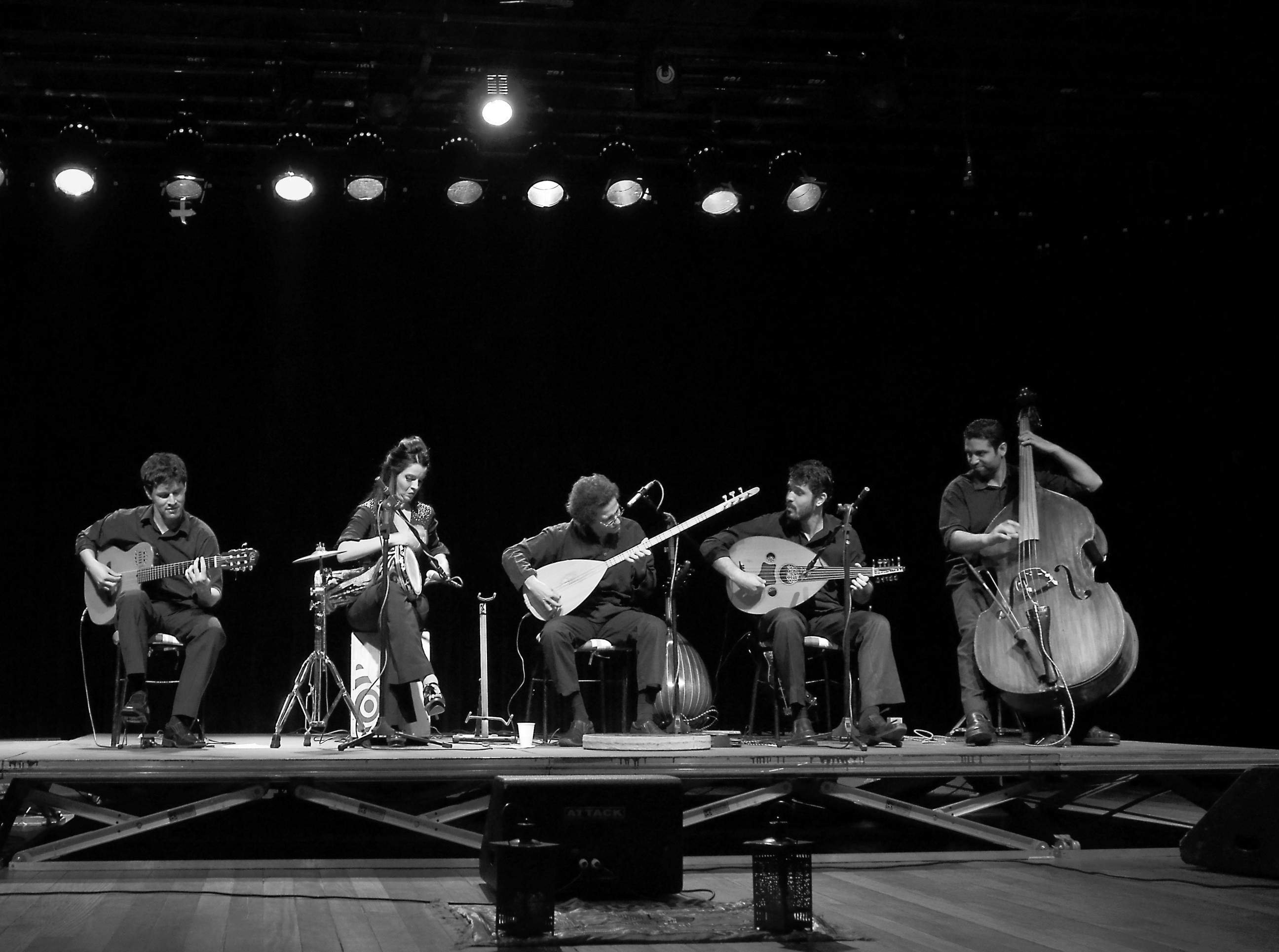 Noite embalada por ritmos quentes com show do Sabor de Cuba