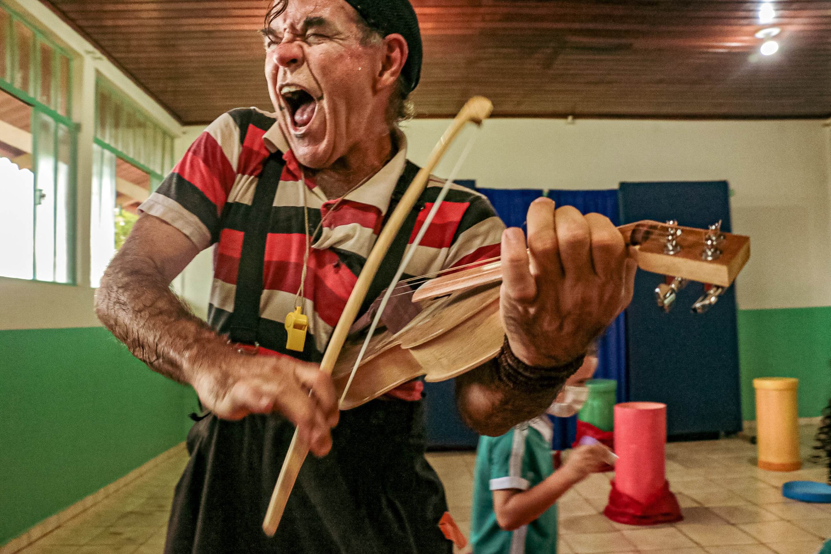 Zé Regino experimenta humor para bebês em novo espetáculo