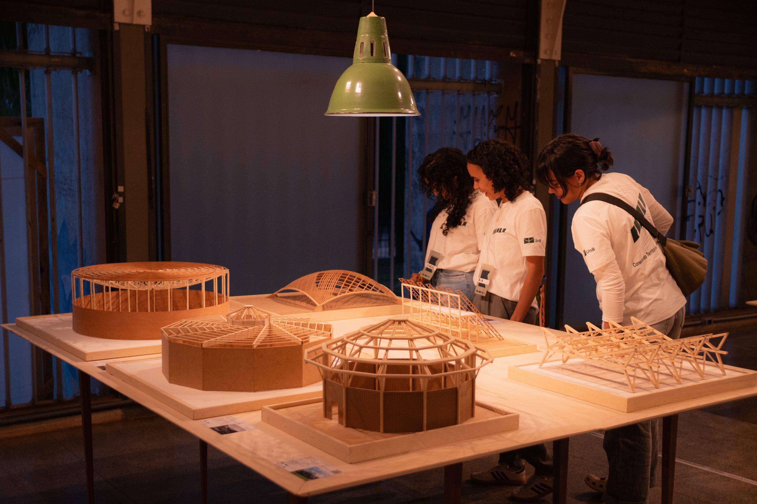 Exposição marca 30 anos de produções em laboratório de maquetes da FAU/UnB