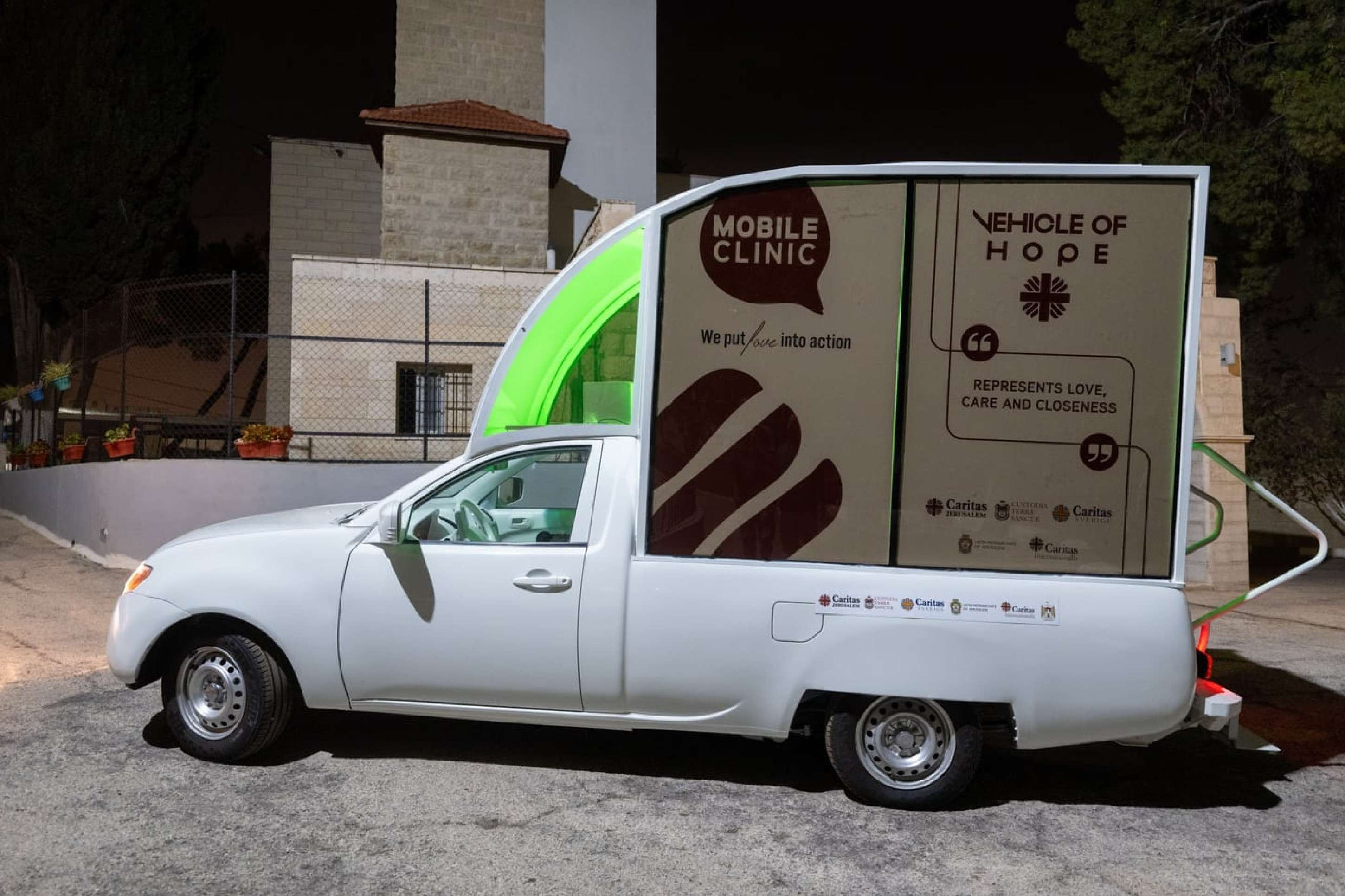 Papamóvel de Francisco pronto para ajudar crianças