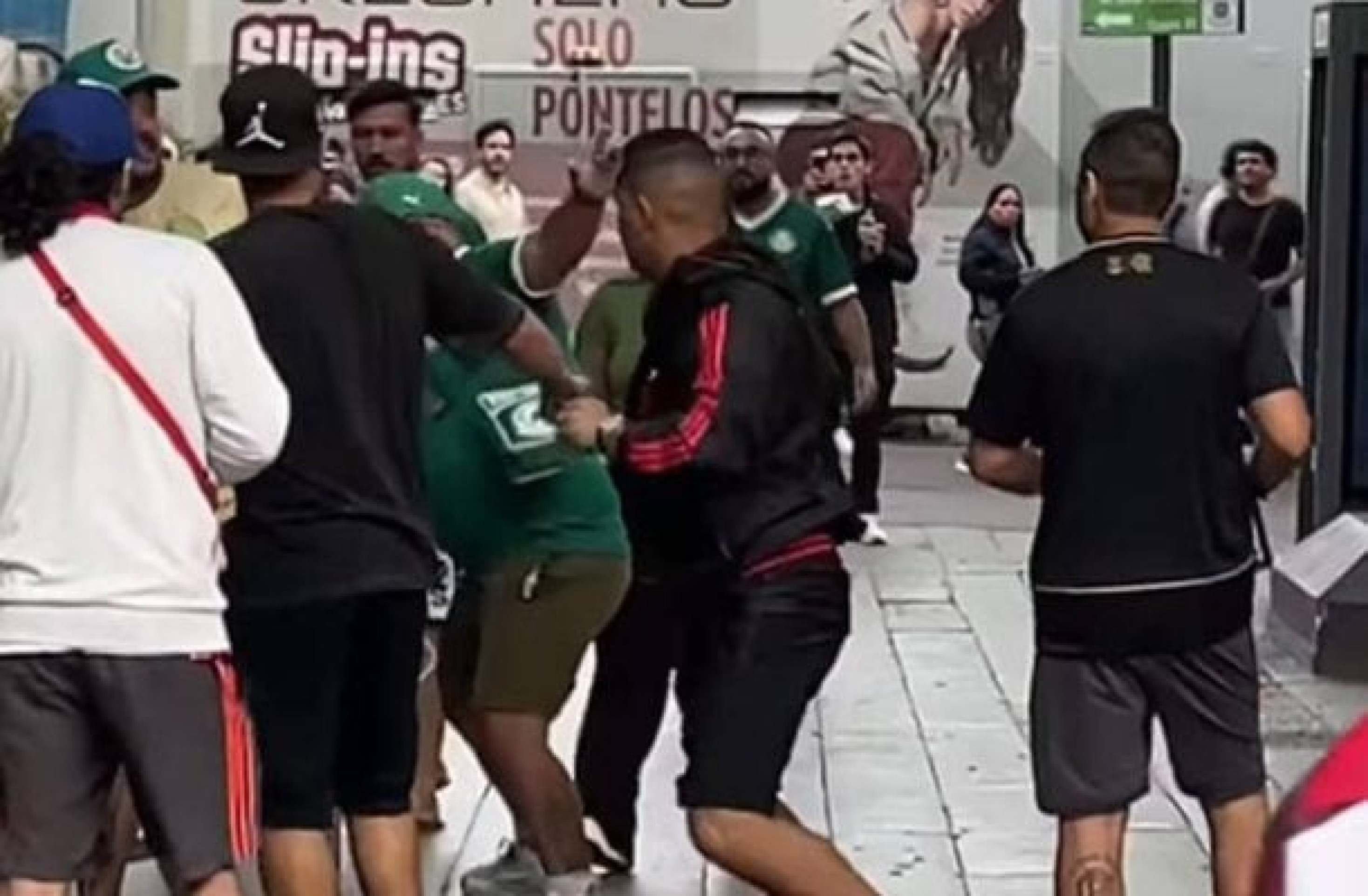 Libertadores: Vídeo de briga entre torcedores de Flamengo e Palmeiras viraliza nas redes