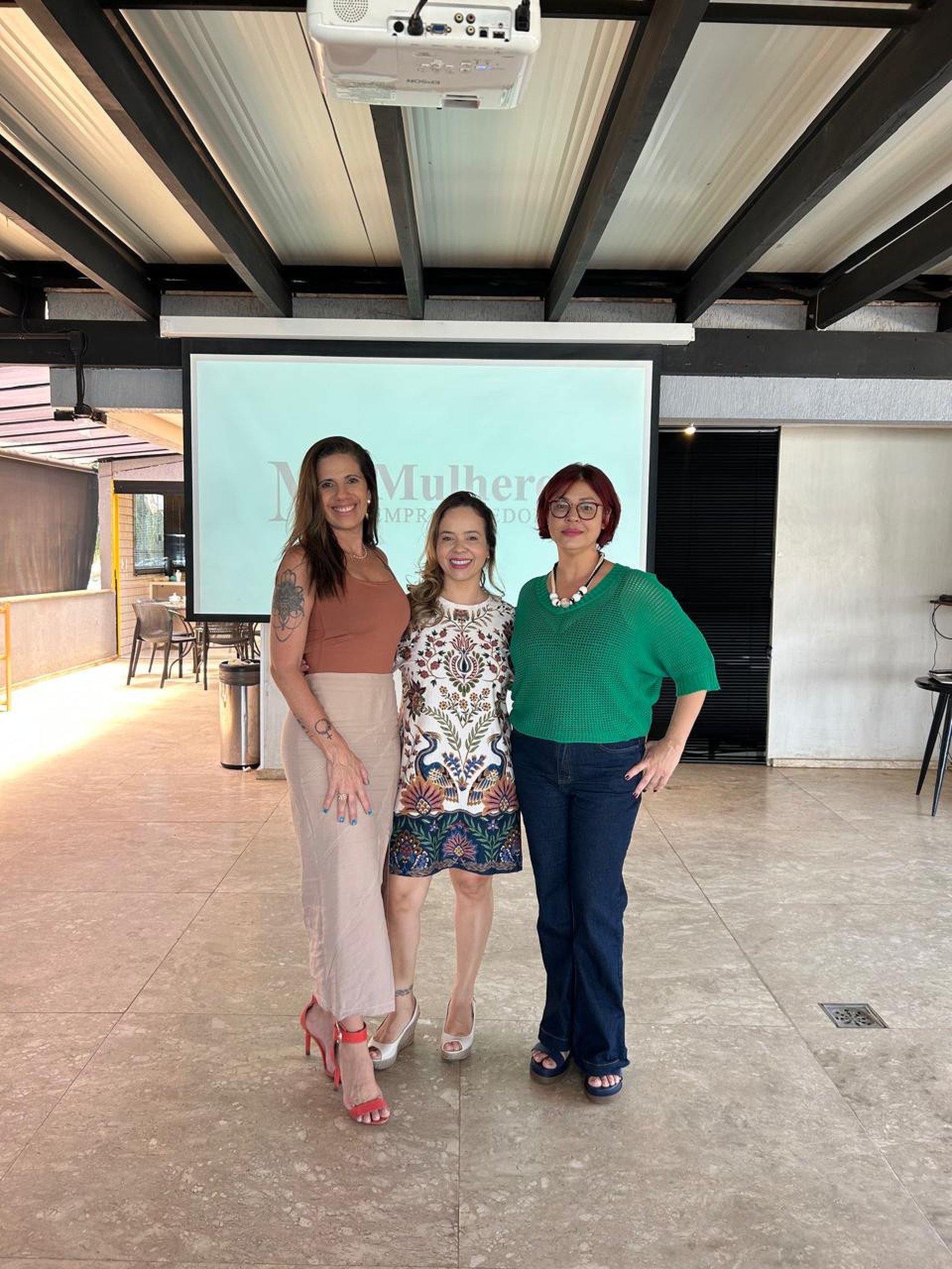 Na foto, Bia Albuquerque (esquerda), Felícia Borges (centro) e Alessandra Arantes (direita), idealizadoras do projeto