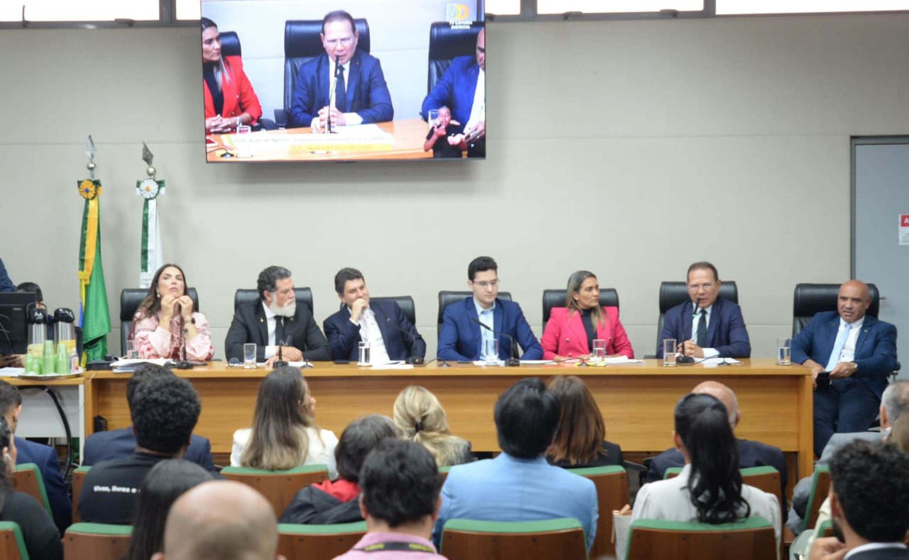 Sabatinado, Nelson de Souza defende austeridade na compra e venda de bancos