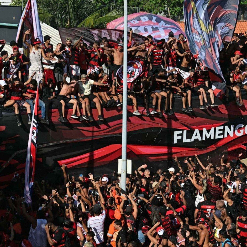 Catarse rubro-negra: AeroFla tem invasão a ônibus e bomba de efeito moral