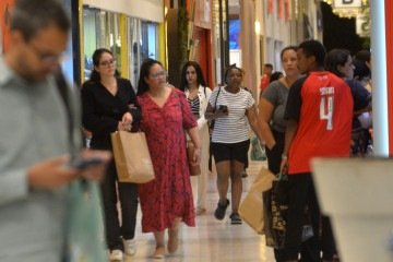 O único resultado negativo no mês foi em tecidos, vestuário e calçados, com queda de 0,3% - (crédito: Ed Alves/CB/DA.Press) O único resultado negativo no mês foi em tecidos, vestuário e calçados, com queda de 0,3% - (crédito: Ed Alves/CB/DA.Press)