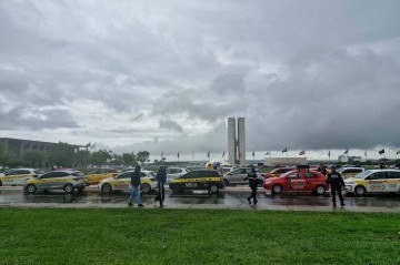Manifestação das auto escolas contra a mudança da CNH, em Brasília - (crédito: ASCOM / Sindicato Auto Escolas Brasília DF ) Manifestação das auto escolas contra a mudança da CNH, em Brasília - (crédito: ASCOM / Sindicato Auto Escolas Brasília DF )