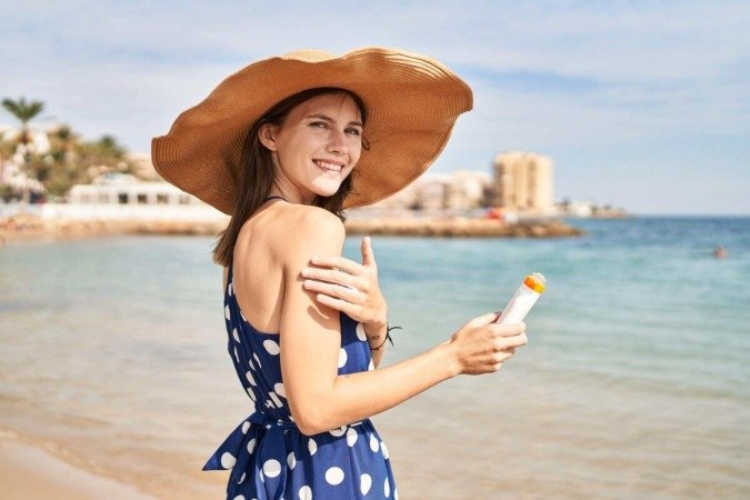 Com as altas temperaturas, a pele pede cuidados extras para se manter saudável (Imagem: Krakenimages.com | Shutterstock) - (crédito: EdiCase) Com as altas temperaturas, a pele pede cuidados extras para se manter saudável (Imagem: Krakenimages.com | Shutterstock) - (crédito: EdiCase)