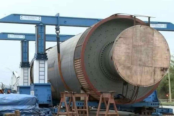 A carreta superdimensionada tem mais de 123 metros de comprimento e aproximadamente 600 toneladas - (crédito: PMRv/Reprodução) A carreta superdimensionada tem mais de 123 metros de comprimento e aproximadamente 600 toneladas - (crédito: PMRv/Reprodução)