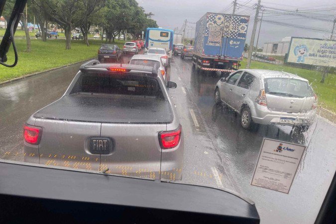 Chuvas complicam trânsito na avenida Elmo Serejo nesta quarta (26)
