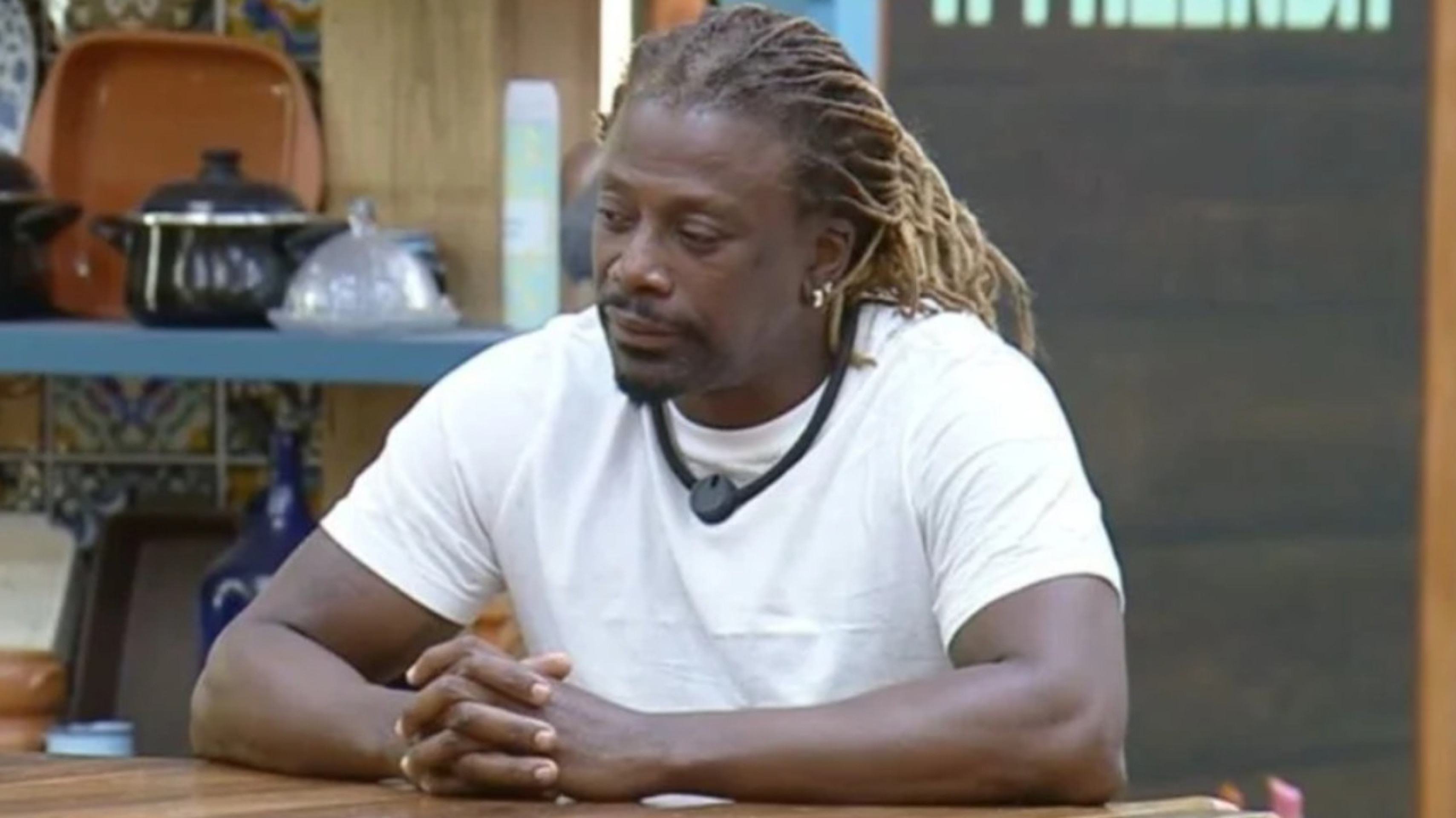 A Fazenda: Creo pede R$ 50 mil ao vivo após ser expulso por agressão