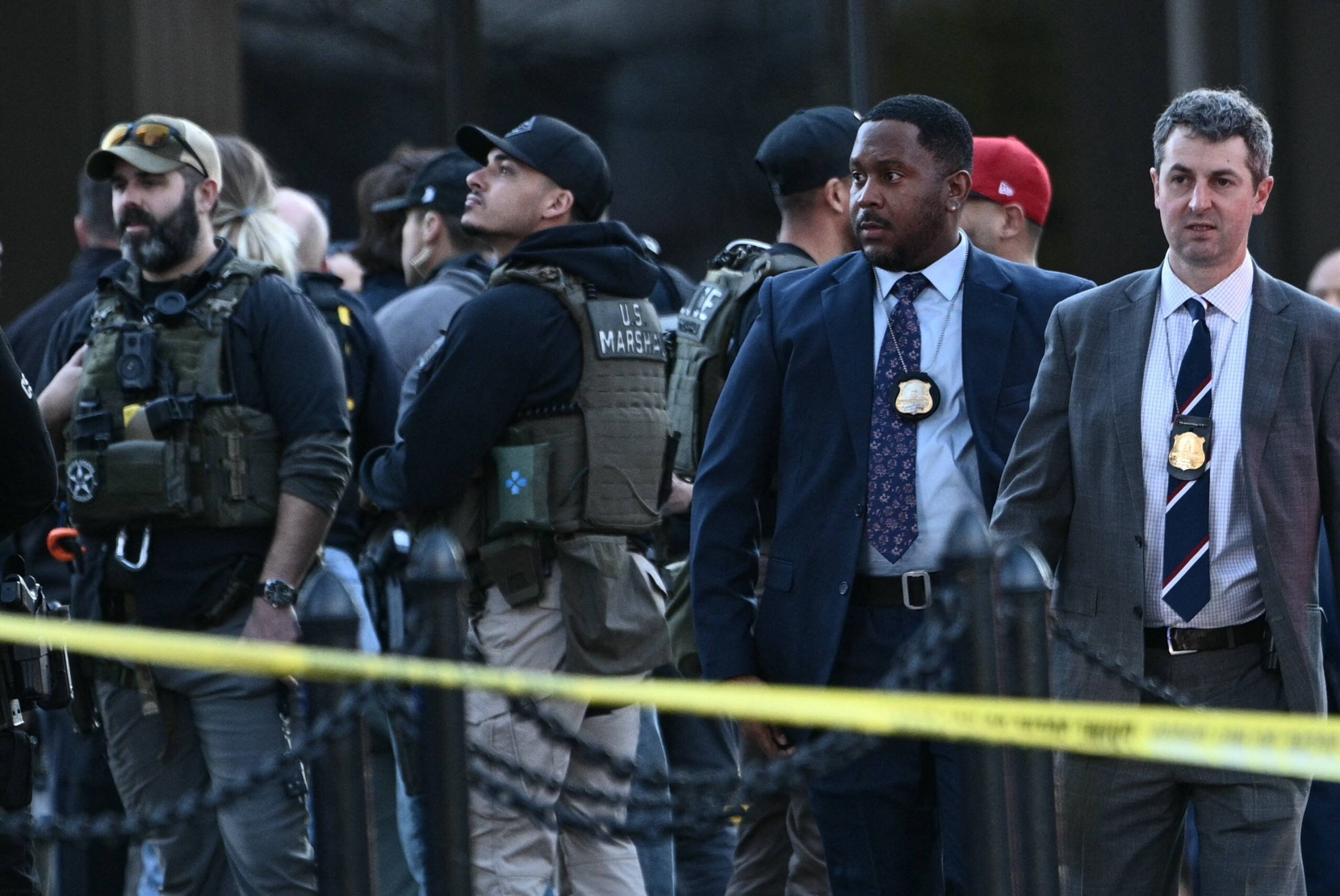 Cerca de 20 minutos após o ataque, a Polícia Metropolitana de Washington informou que um suspeito foi preso e estava gravemente ferido. -  (crédito:  AFP)