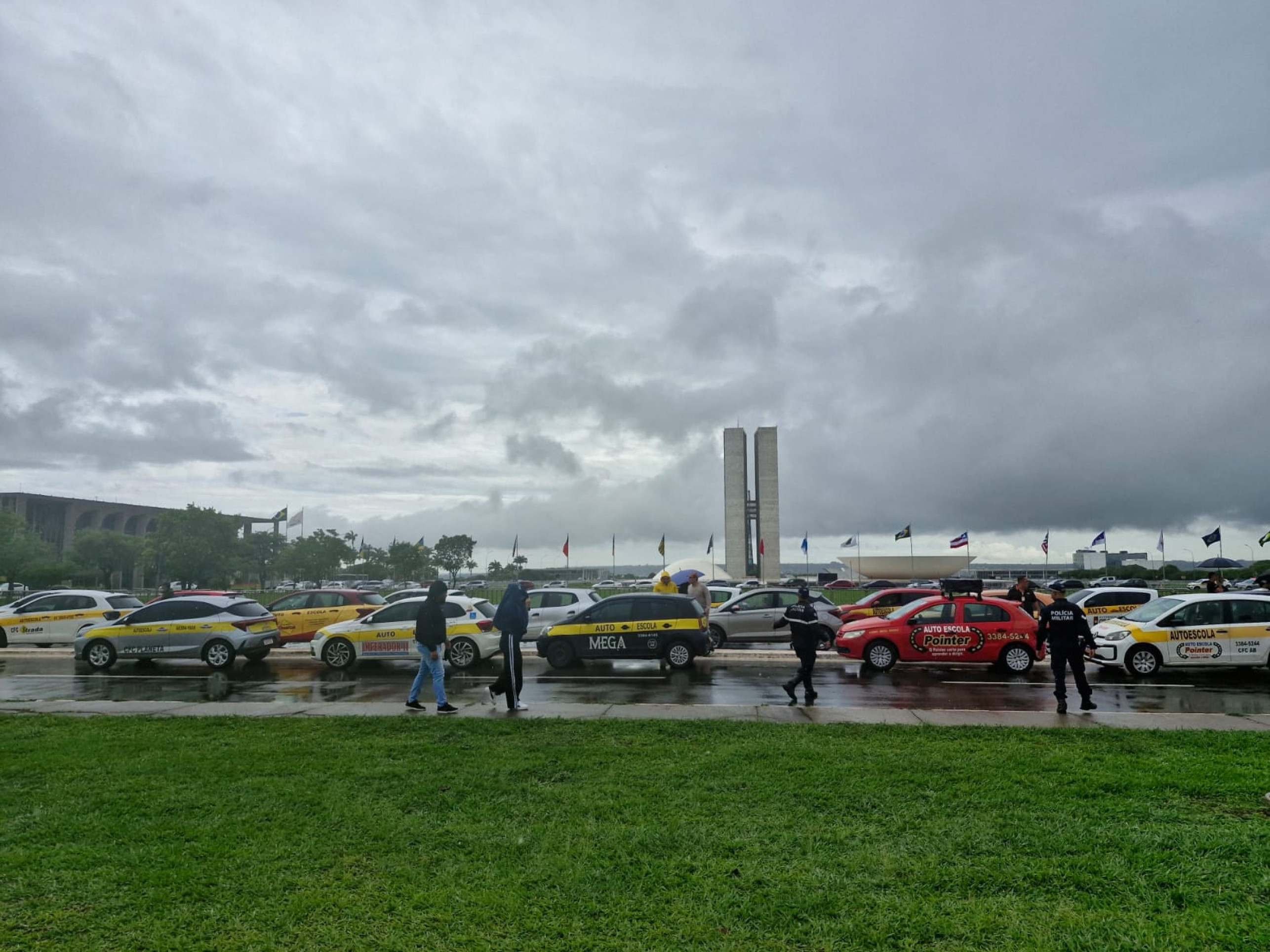 Autoescolas do Brasil protestam contra mudanças na CNH 
