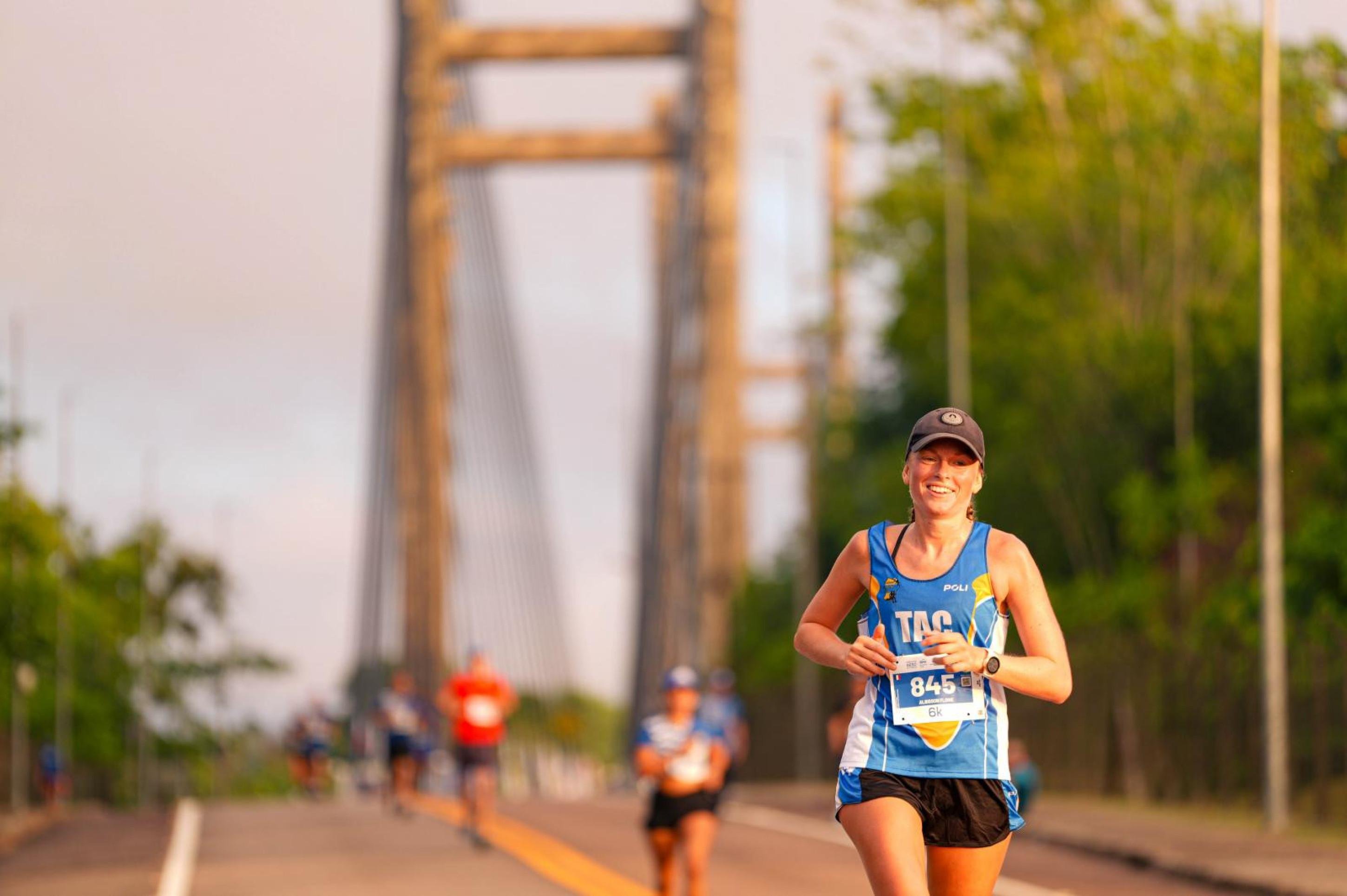 Os corredores atravessaram a Ponte Binacional que liga o Oiapoque a Saint-Georges 