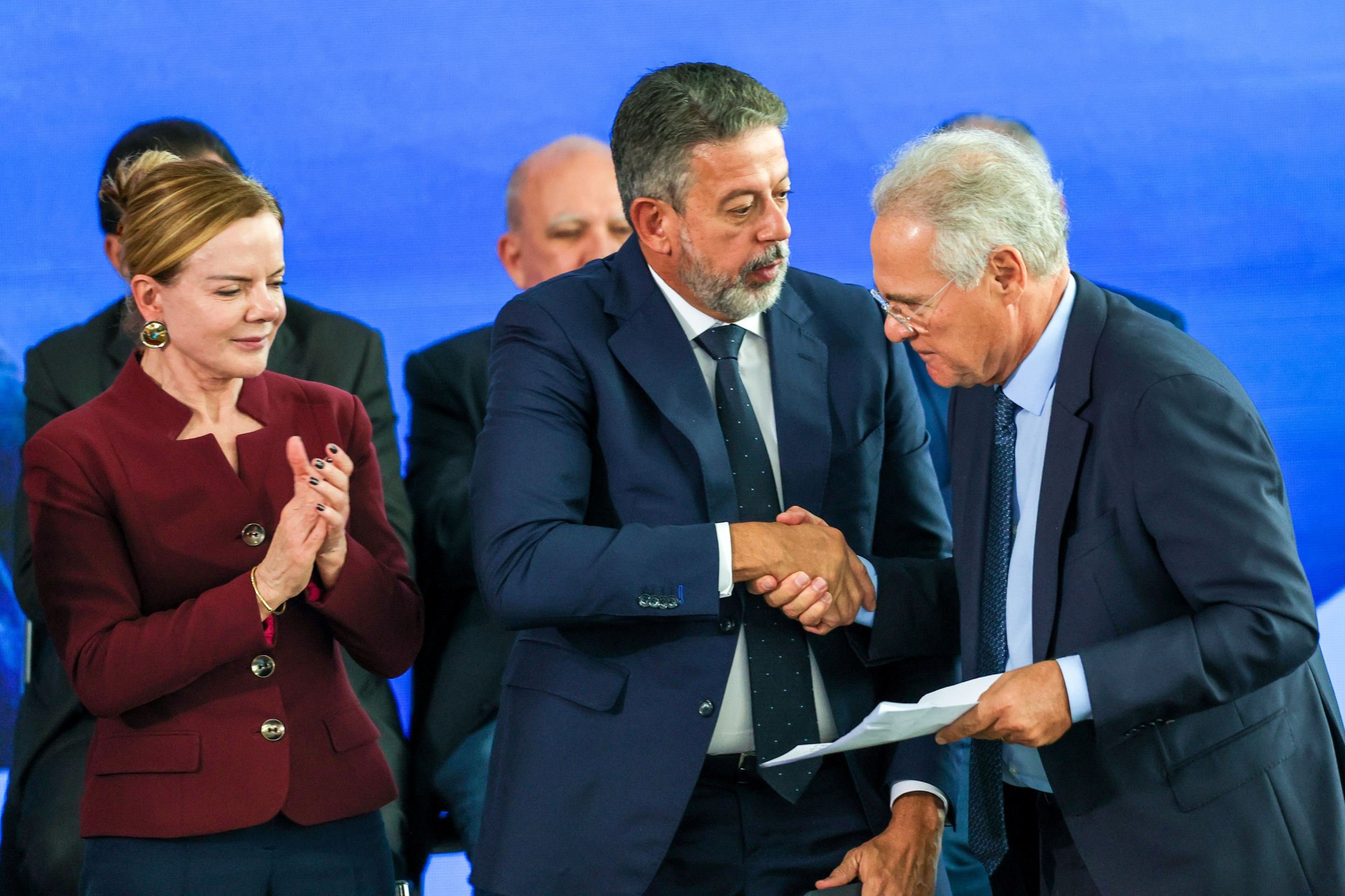 Lira diz que isenção do IR 'muda história de milhões de brasileiros'