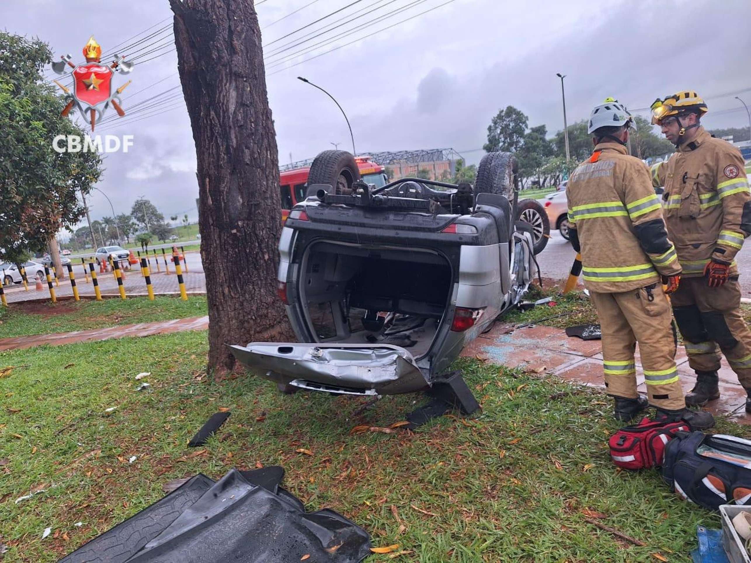 Capotamento Lago Sul