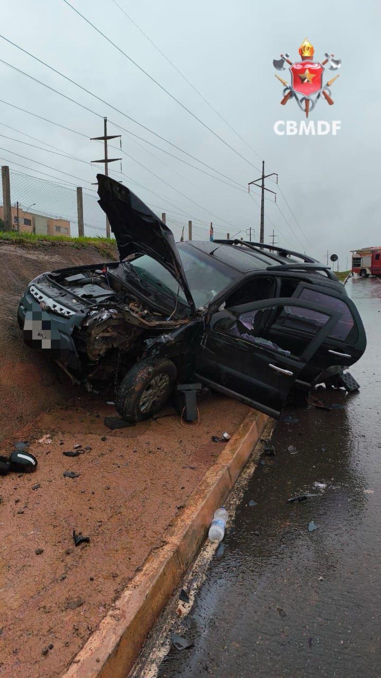Colisão entre três carros deixa dois feridos no Recanto das Emas