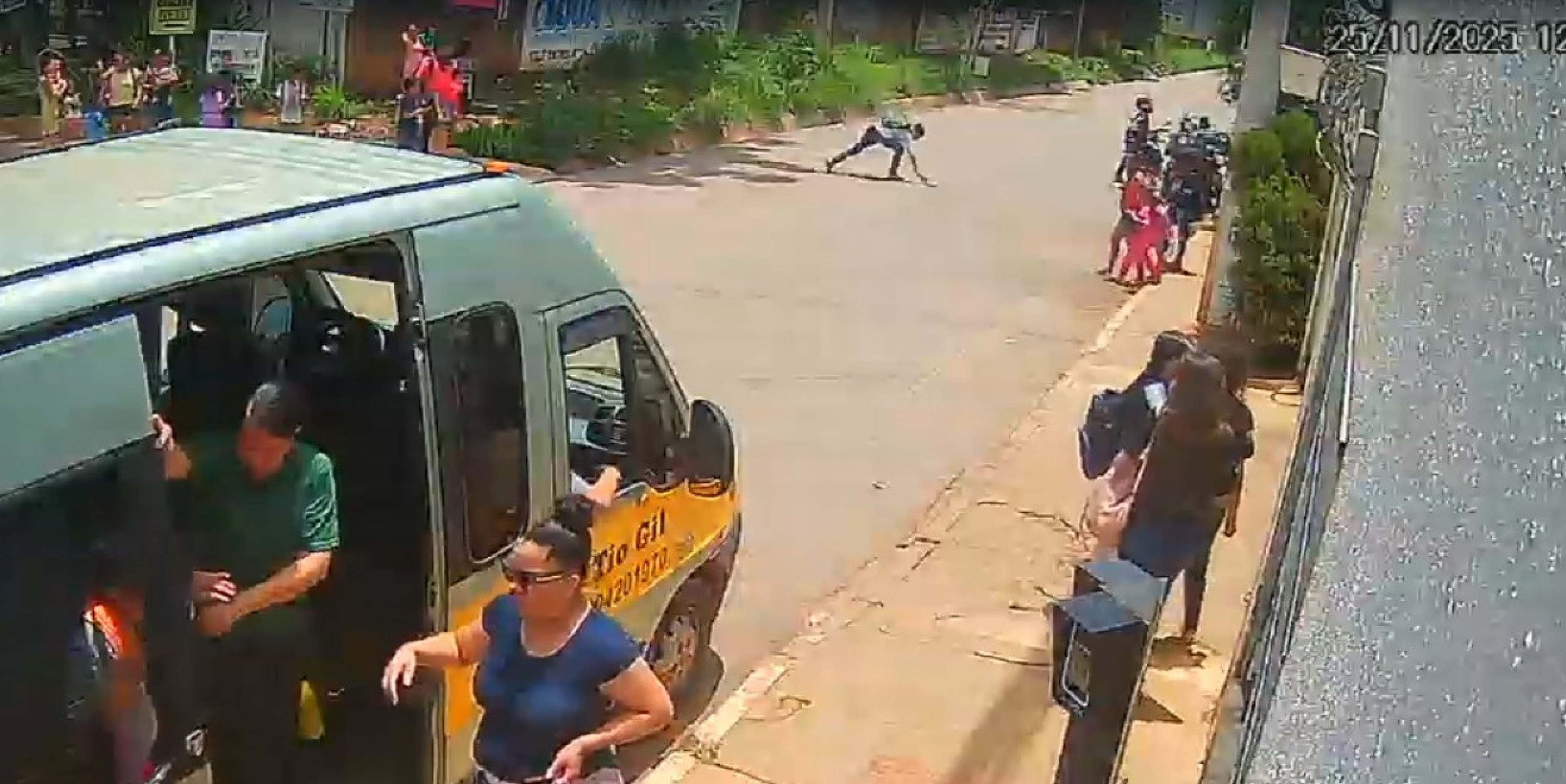 Após atropelar criança e fugir, motociclista volta ao local para pegar celular