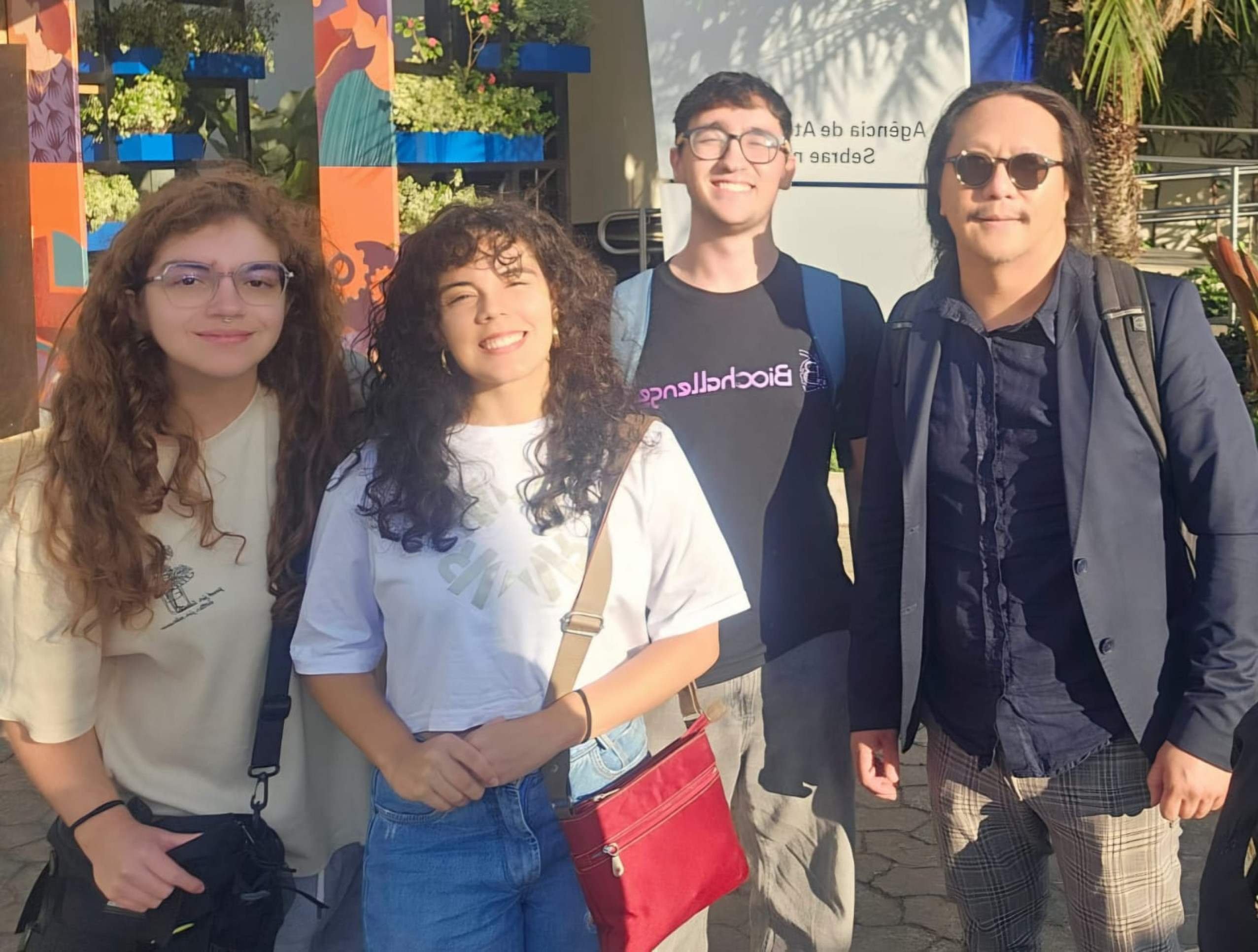 Carolina, Maria, Vitor e Edson, membros da equipe que desenvolve o Honesta