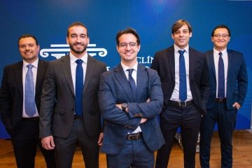 Da esquerda para a direita: Dr. Mânlio Tasso, ortopedia; Dr. Guilherme Meiçó, ortopedia; Dr. Victor Giacomini, ortopedia; Dr. Rafael Gomes, intensivista; e Dr. Fábio Nishimori, ortopedia - (crédito: ) Da esquerda para a direita: Dr. Mânlio Tasso, ortopedia; Dr. Guilherme Meiçó, ortopedia; Dr. Victor Giacomini, ortopedia; Dr. Rafael Gomes, intensivista; e Dr. Fábio Nishimori, ortopedia - (crédito: )