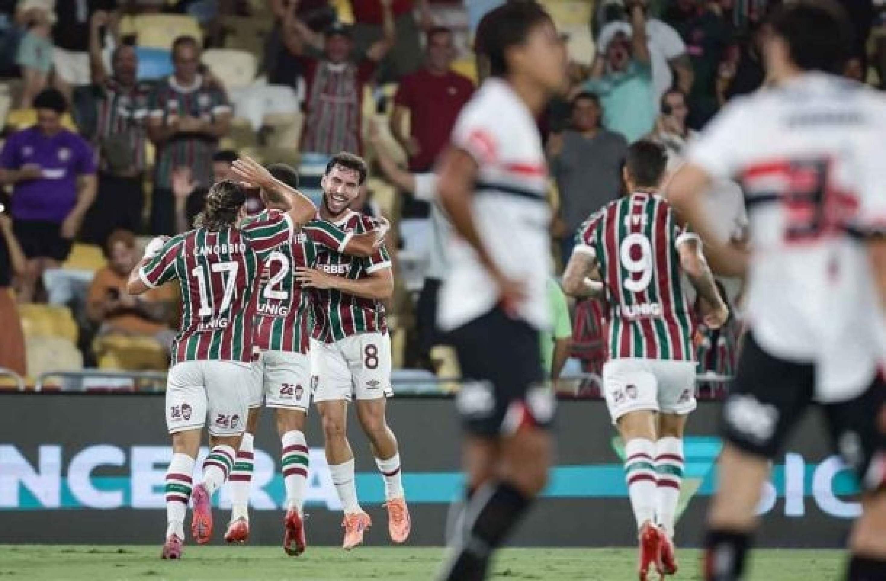 Fluminense vence São Paulo com goleada e garante vaga na Libertadores