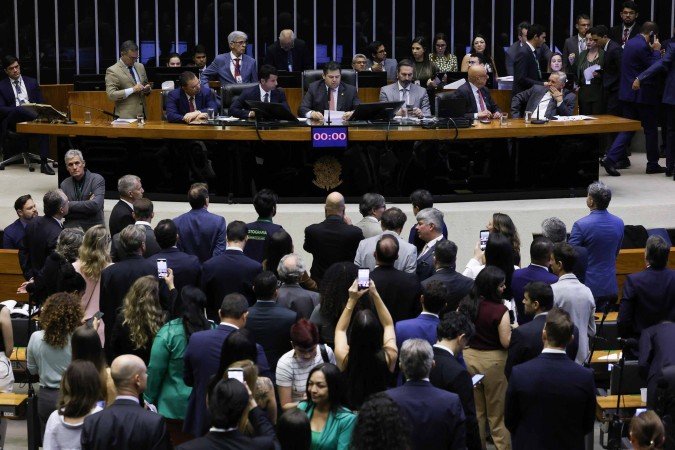 MDB, PSD, PSB, PDT, Podemos, Avante e Solidariedade tiveram votos favoráveis na derrota do governo - (crédito: Fotográfo/Agência Brasil) MDB, PSD, PSB, PDT, Podemos, Avante e Solidariedade tiveram votos favoráveis na derrota do governo - (crédito: Fotográfo/Agência Brasil)