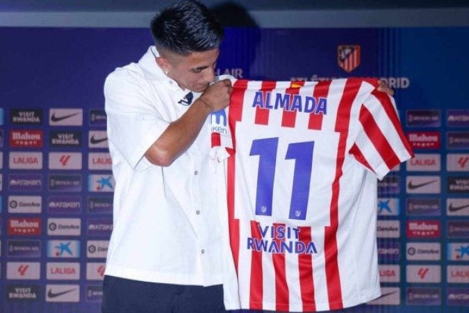 Almada rendeu R$ 135 milhões aos cofres do Botafogo  -  (crédito: Foto: Reprodução do X)